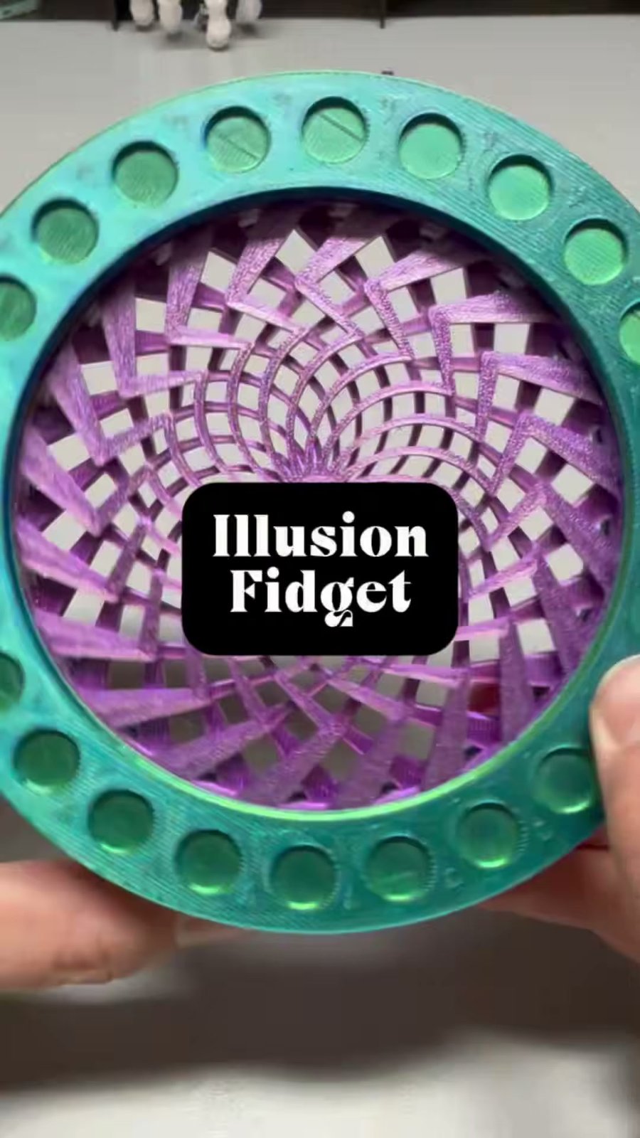 This 3D printed gear fidget creates an optical illusion